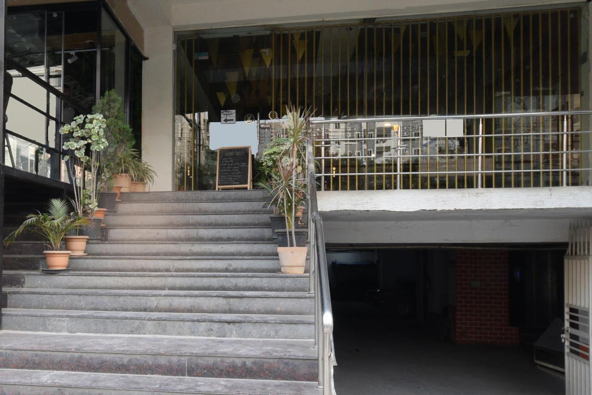 Super Townhouse Madhapur 100 Feet Road Formerly Jkc Grand حيدر أباد المظهر الخارجي الصورة