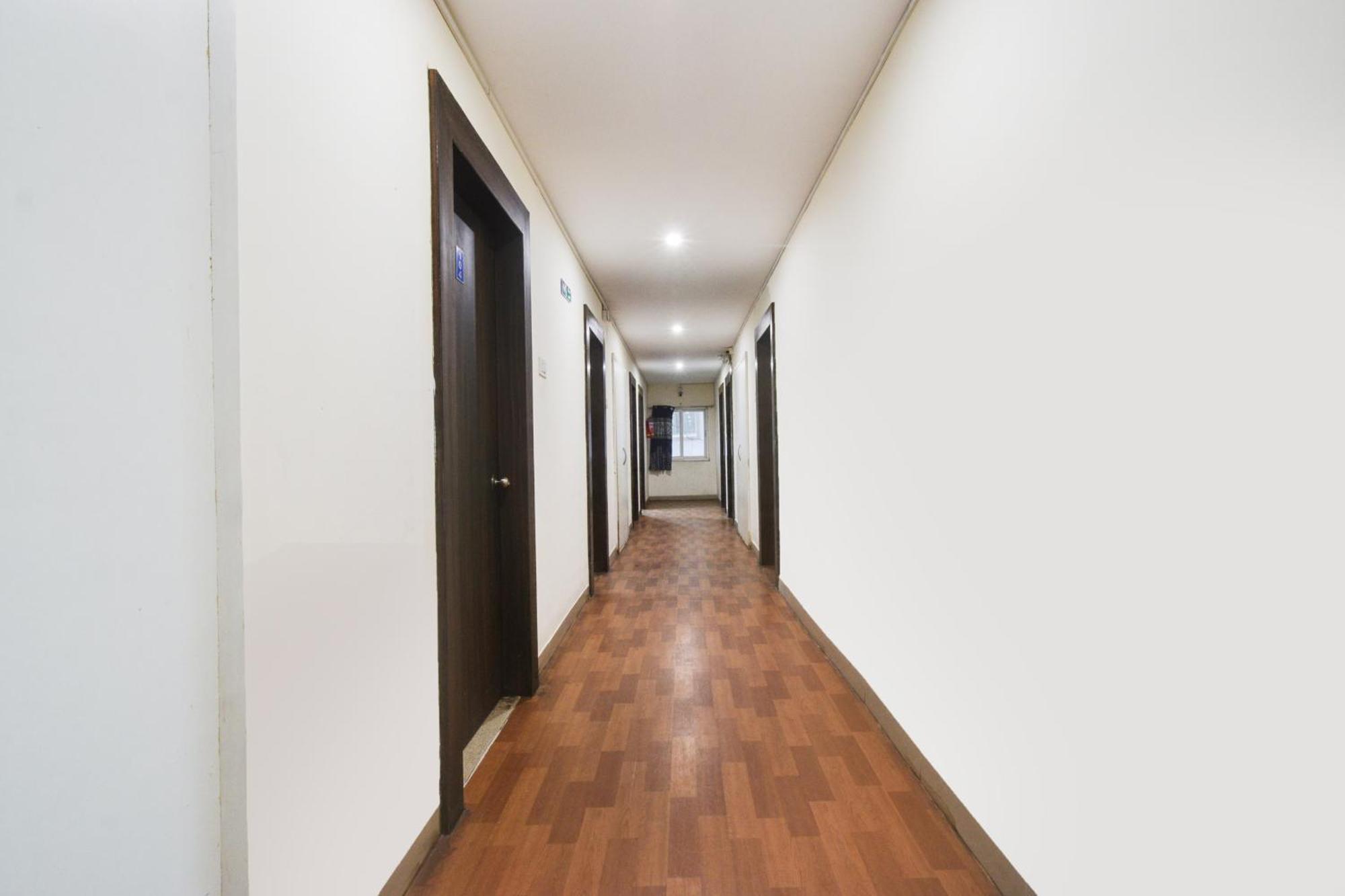 Super Townhouse Madhapur 100 Feet Road Formerly Jkc Grand حيدر أباد المظهر الخارجي الصورة