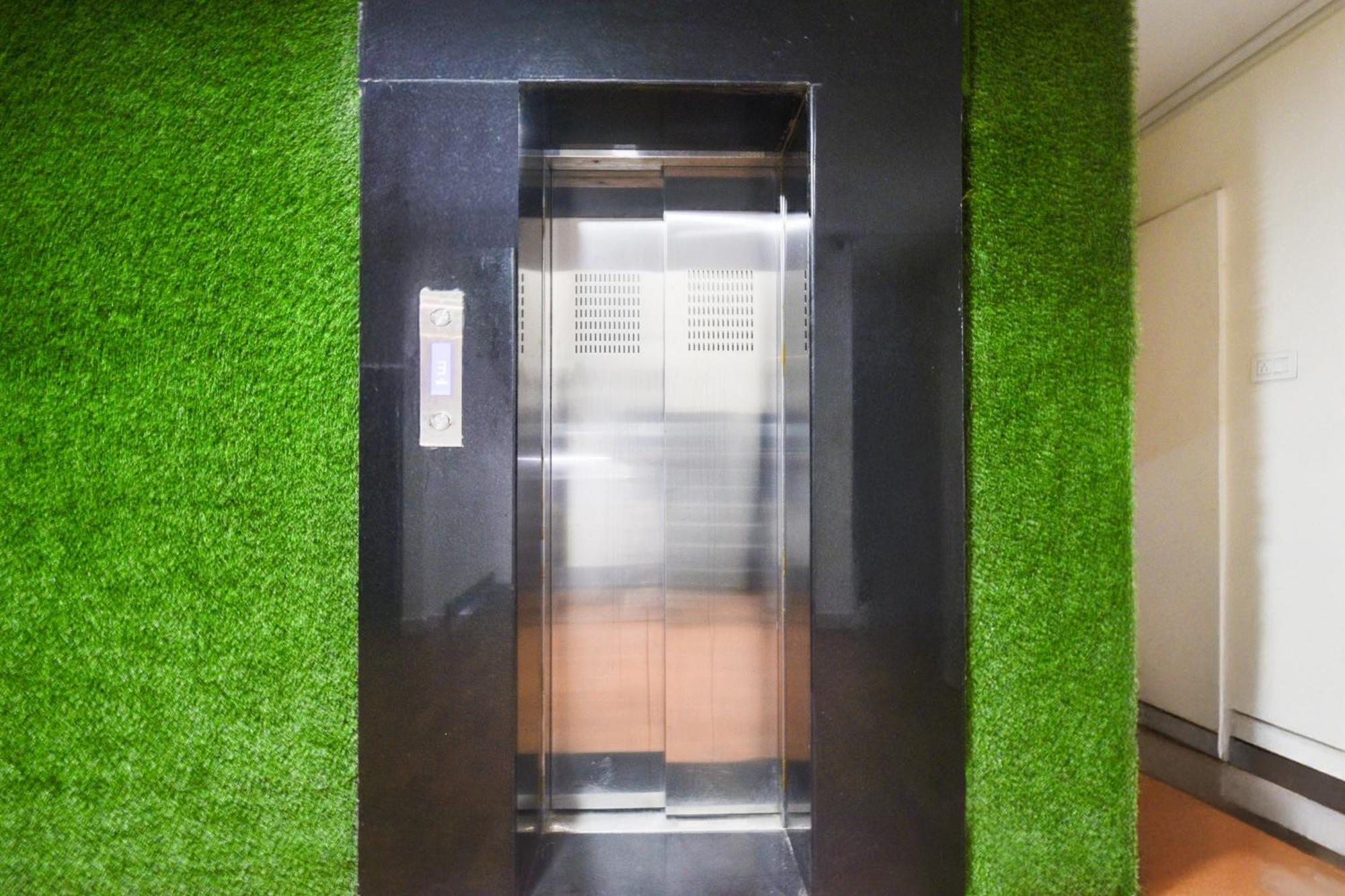Super Townhouse Madhapur 100 Feet Road Formerly Jkc Grand حيدر أباد المظهر الخارجي الصورة