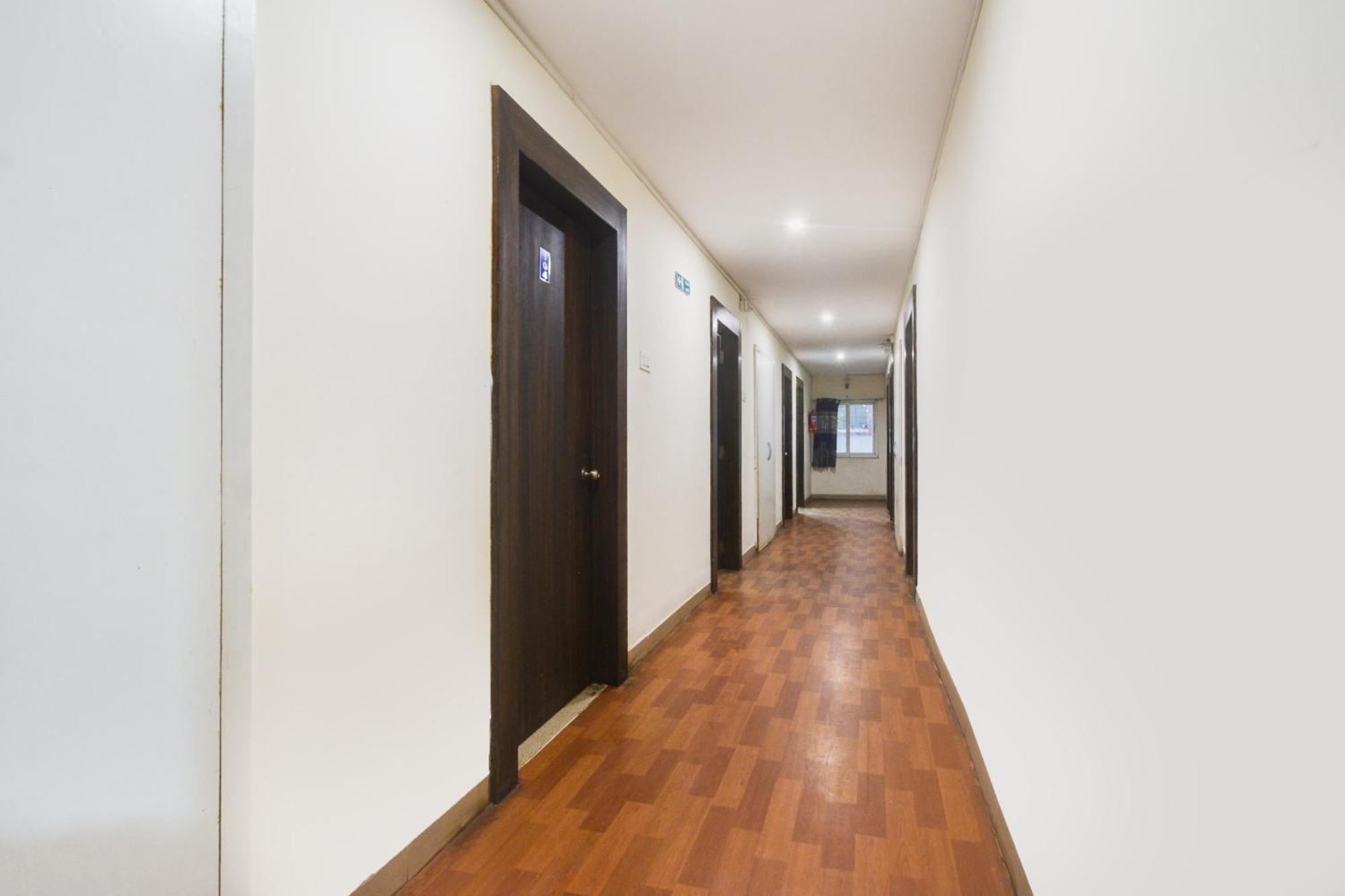 Super Townhouse Madhapur 100 Feet Road Formerly Jkc Grand حيدر أباد المظهر الخارجي الصورة