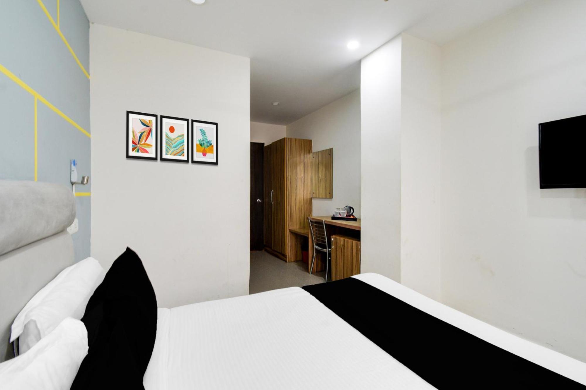 Super Townhouse Madhapur 100 Feet Road Formerly Jkc Grand حيدر أباد المظهر الخارجي الصورة